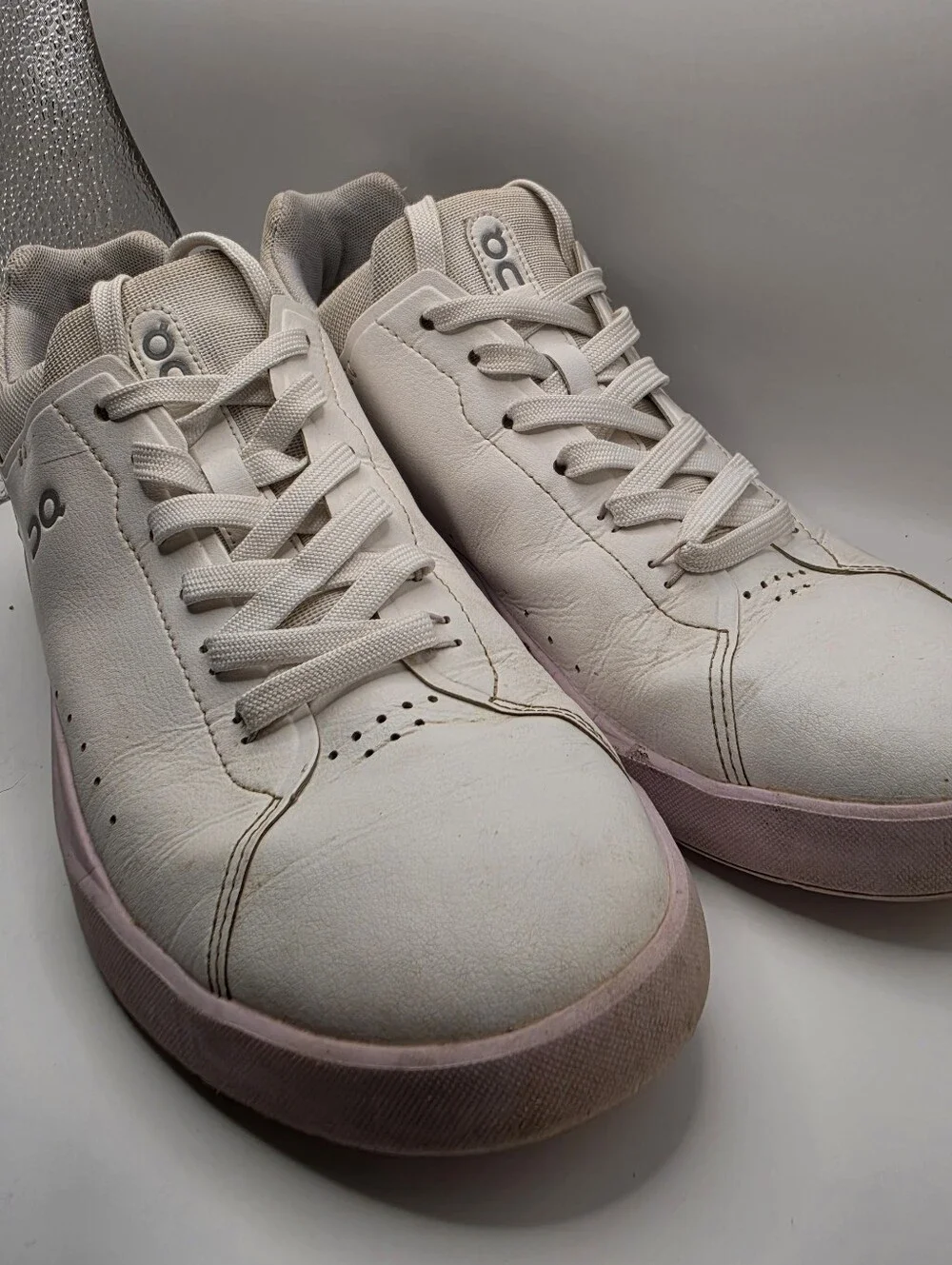 On THE ROGER Centre Court Sneakers — Women's US 11 / White + Lilac